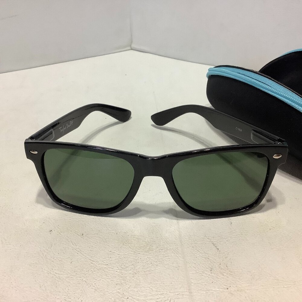 Taylor Swift 1989 World Tour VIP Sunglasses w/Case Black